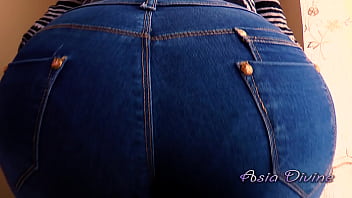 Grande culo in jeans viene scopato a pecorina e bagnato con una bellissima sborrata - Asia Divine