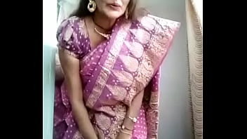Desi bhabhi show her Pussy