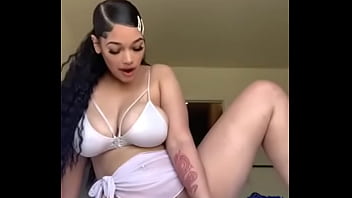 Sexy Slim Thicc Babe Stuffing Her Pretty Pussy