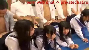 yaponskie shkolnicy polzuyuschiesya gruppovoi seks v klasse v seredine dnya (1)