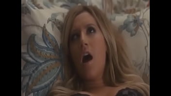 Ashley Tisdale masturbandose